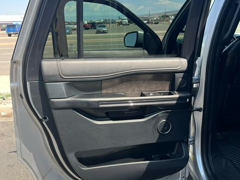 Used 2021 Ford Expedition Max Limited image 19