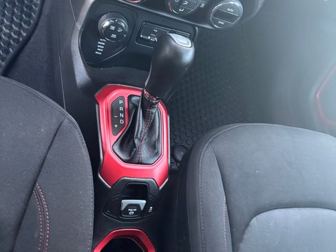 Used 2017 Jeep Renegade Trailhawk w/ Popular Equipment Group AWD/4WD image 15