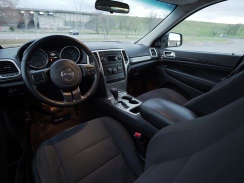 Used 2011 Jeep Grand Cherokee Laredo image 9