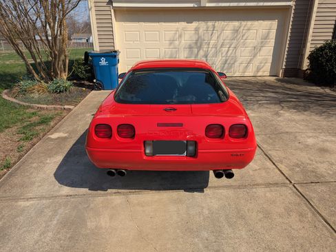 Used 1995 Chevrolet Corvette Coupe image 2