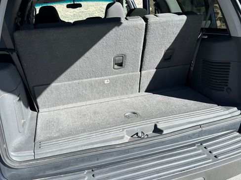 Used 2004 Ford Expedition XLT image 26