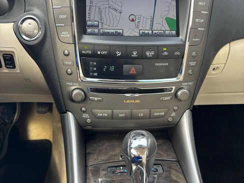 Used 2010 Lexus IS 250C image 9