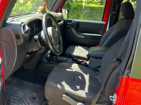 Used 2017 Jeep Wrangler Sport w/ Quick Order Package 24S AWD/4WD image 9