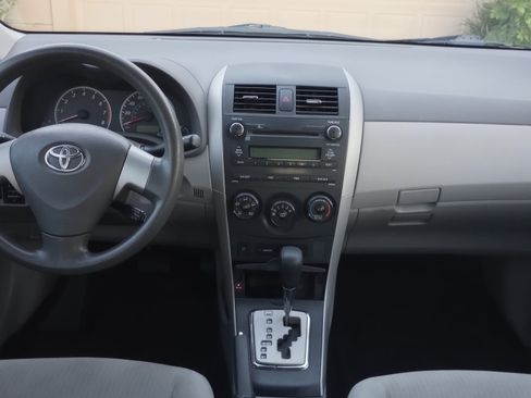 Used 2010 Toyota Corolla LE image 22