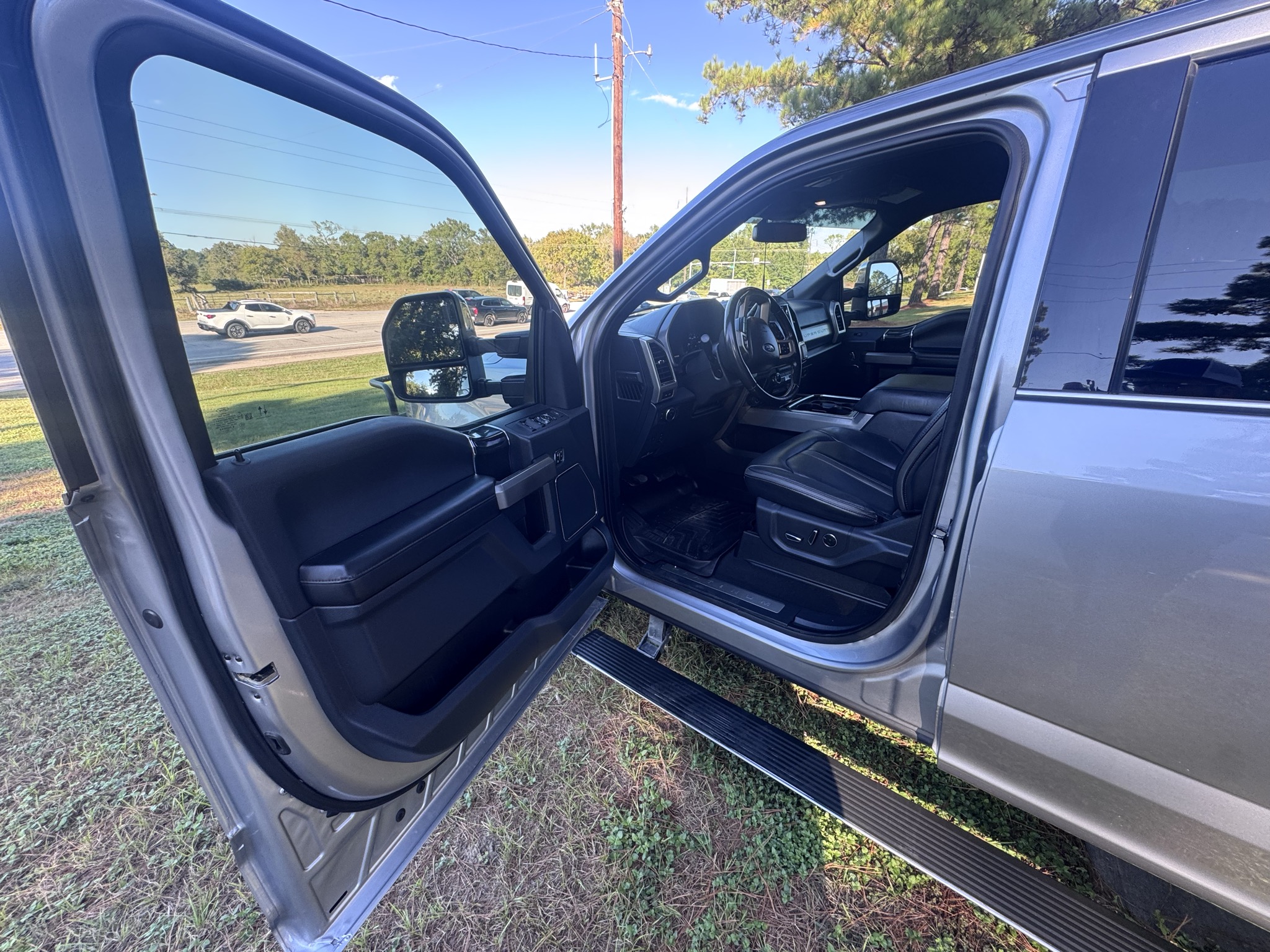 Used 2022 Ford F350 Platinum AWD/4WD image 11