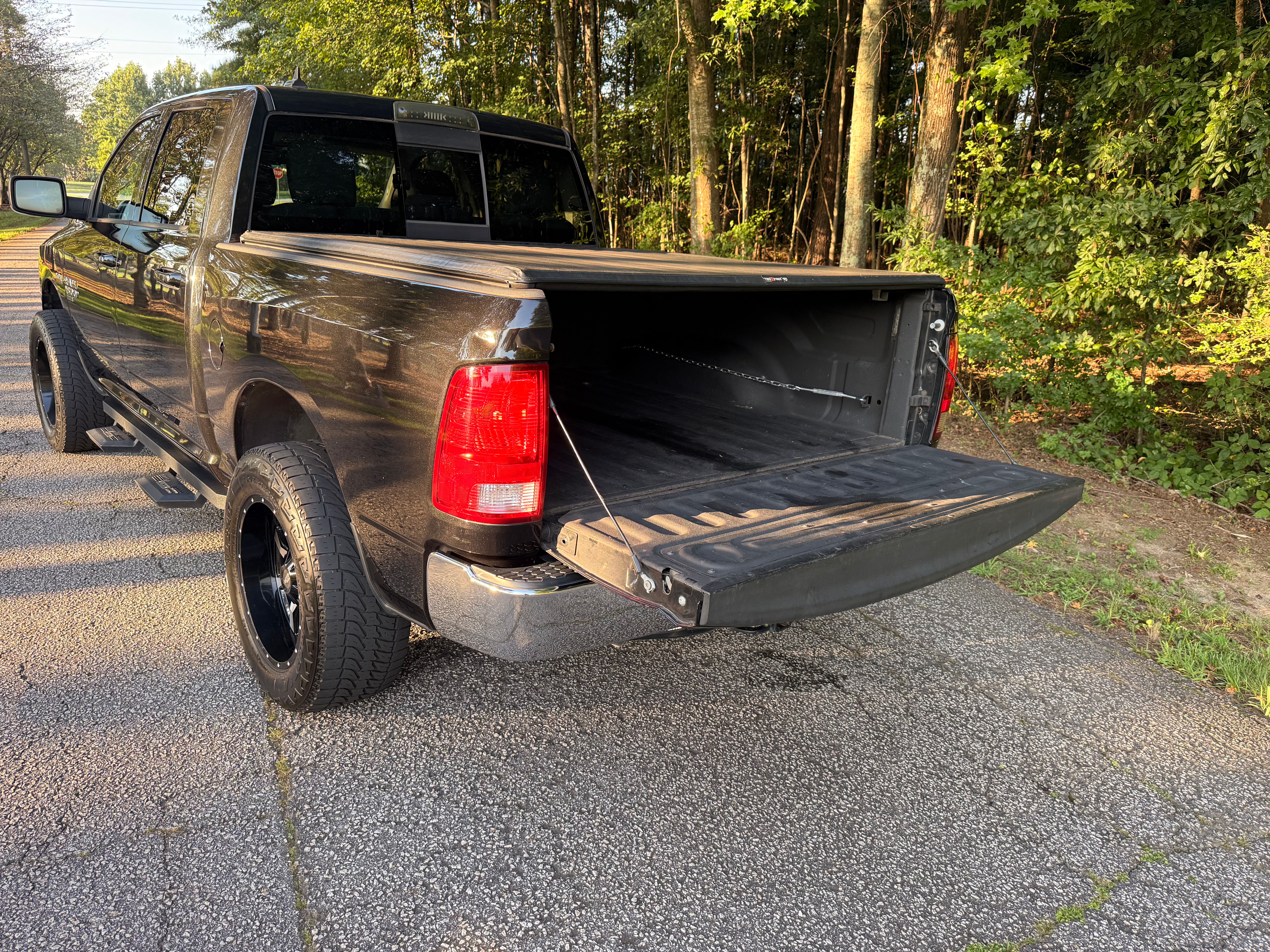 Used 2019 RAM 1500 Classic SLT w/ Luxury Group RWD image 8