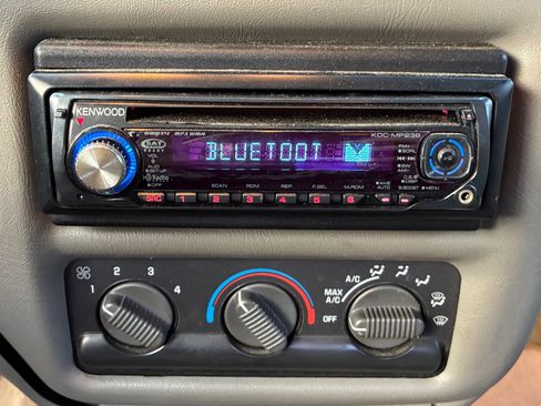 Used 2001 Chevrolet S10 Pickup LS w/ Preferred Equipment Group image 16