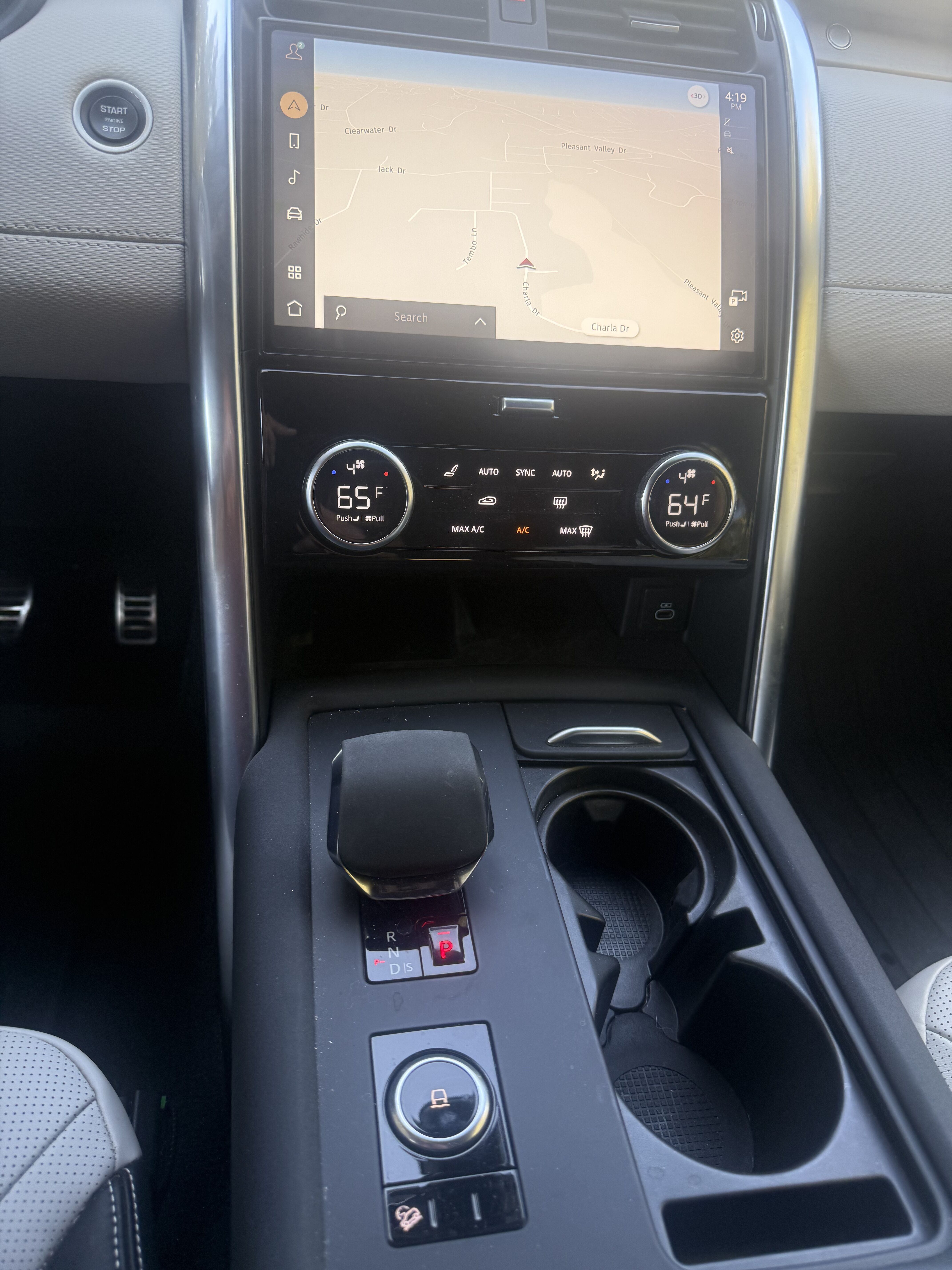 Used 2024 Land Rover Discovery Dynamic SE AWD/4WD image 16