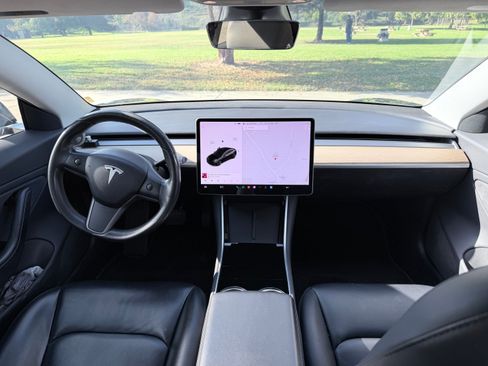 Used 2018 Tesla Model 3 Long Range image 9