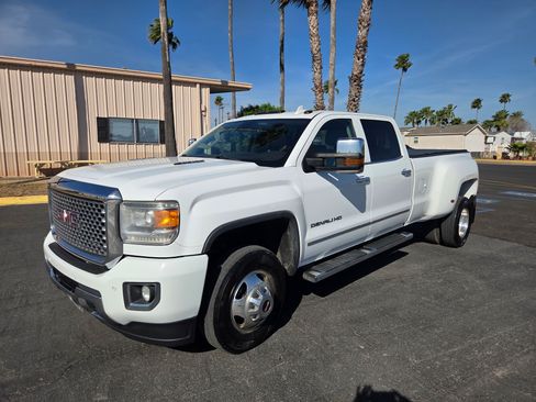 Used 2015 GMC Sierra 3500 Denali w/ Duramax Plus Package AWD/4WD image 4