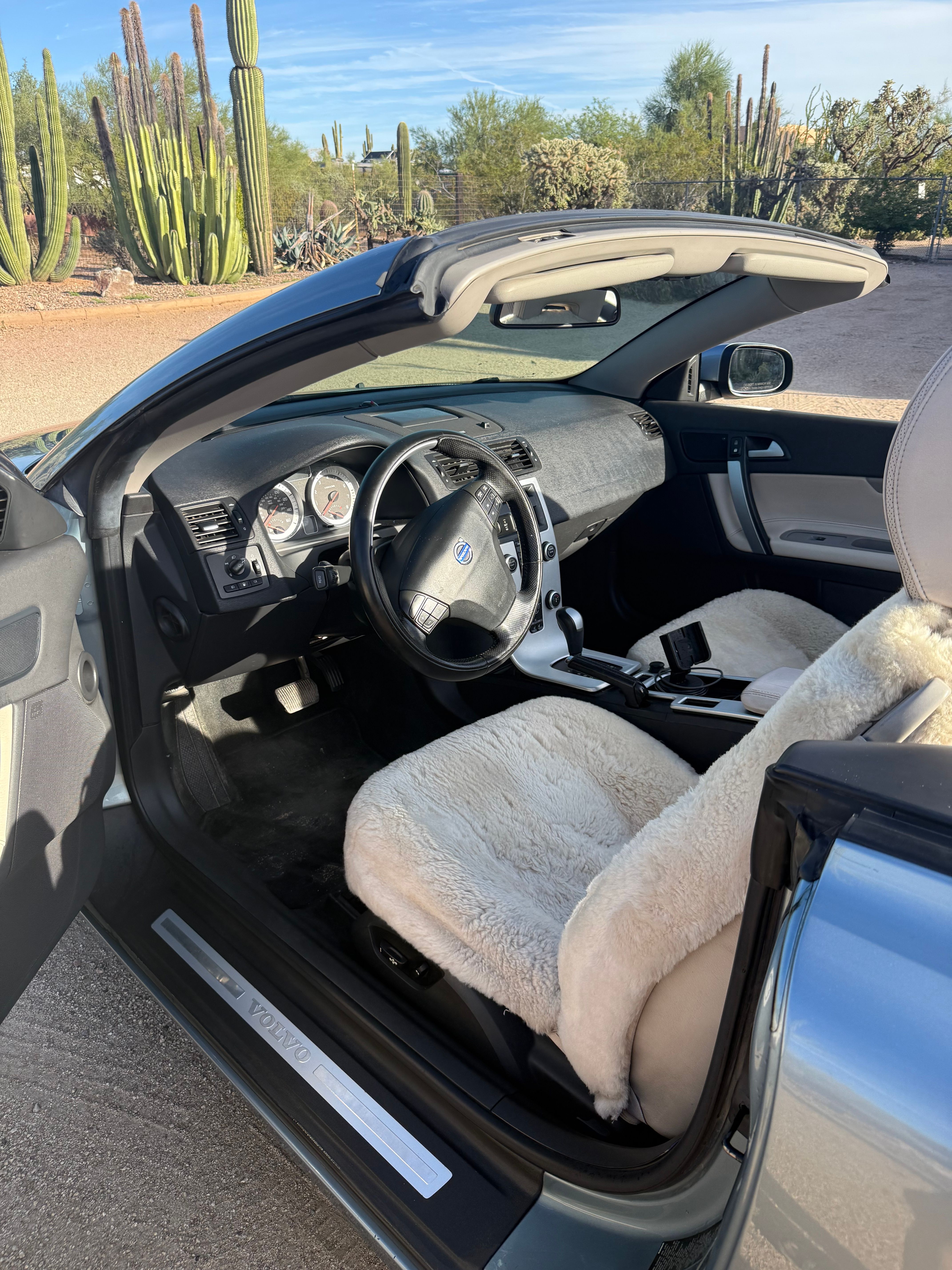 Used 2011 Volvo C70 T5 w/ Multimedia Pkg FWD image 11