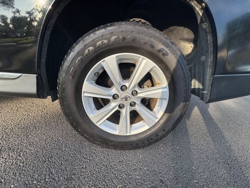 Used 2011 Toyota Highlander 2WD image 17