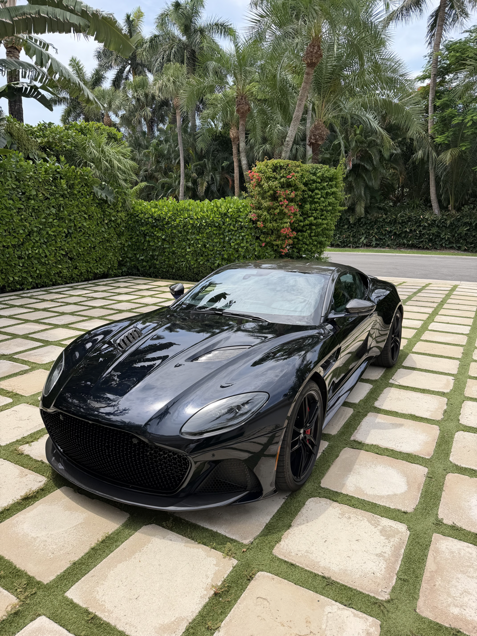 Used 2022 Aston Martin DBS Superleggera RWD image 6