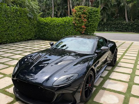 Used 2022 Aston Martin DBS Superleggera RWD image 6