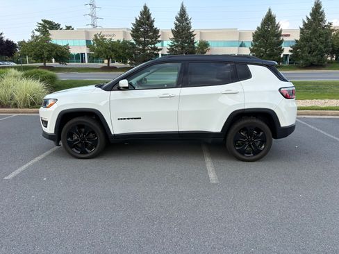 Used 2019 Jeep Compass Latitude AWD/4WD image 2