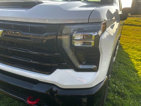 Used 2025 Chevrolet Silverado 2500 LT w/ Trail Boss Package AWD/4WD image 10