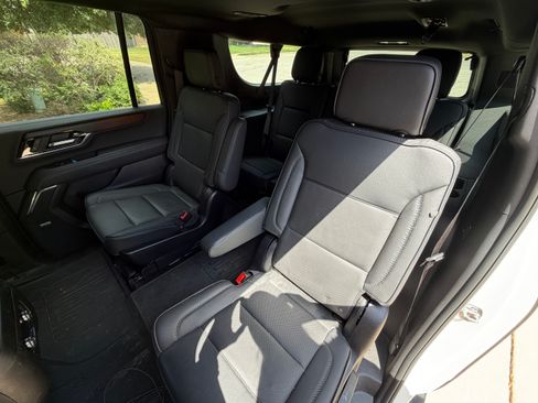 Used 2025 GMC Yukon XL Denali w/ Sun & Power Step Package AWD/4WD image 9