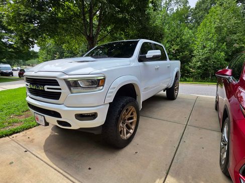 Used 2023 RAM 1500 Laramie AWD/4WD image 8