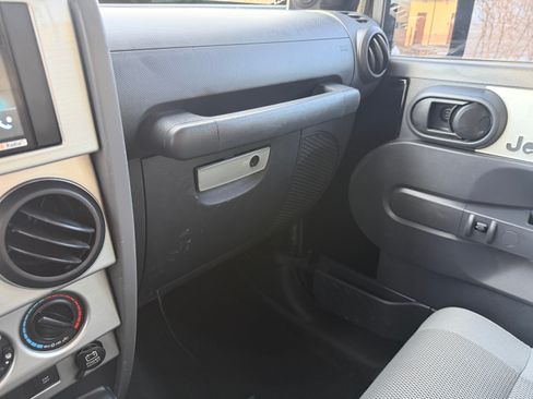 Used 2007 Jeep Wrangler Unlimited Rubicon w/ PWR Convenience Group image 8