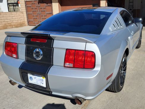 Used 2005 Ford Mustang GT Premium image 6