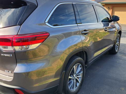 Used 2019 Toyota Highlander XLE image 4