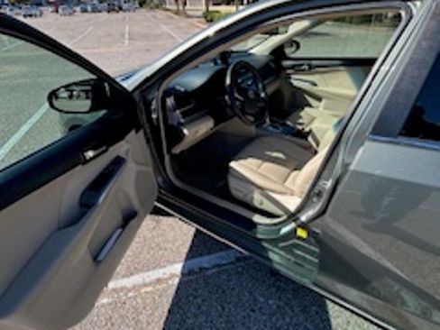Used 2014 Toyota Camry XLE image 10