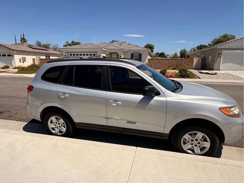 Used 2009 Hyundai Santa Fe GLS w/ Popular Equipment Pkg 2 FWD image 4