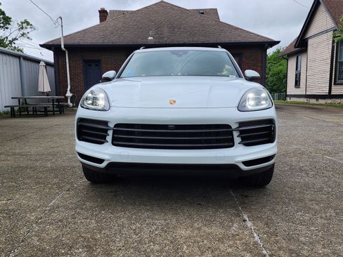 Used 2023 Porsche Cayenne Platinum Edition image 2