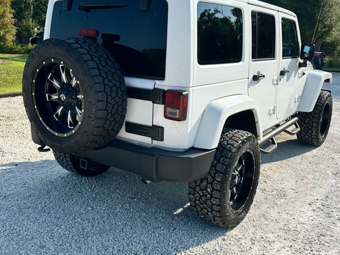 Used 2013 Jeep Wrangler Unlimited Rubicon w/ Connectivity Group AWD/4WD image 6
