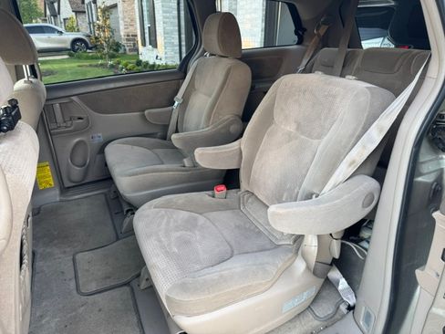 Used 2009 Toyota Sienna LE FWD image 13