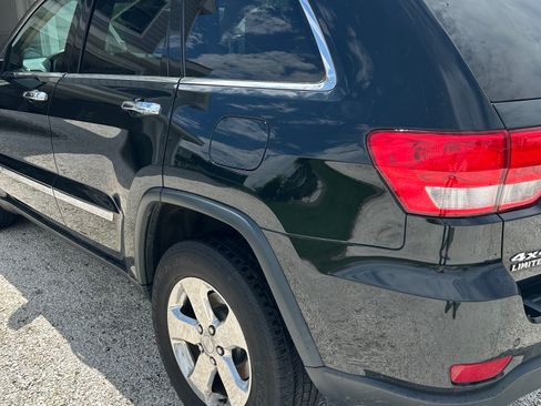 Used 2013 Jeep Grand Cherokee Limited w/ Advance Technology Group AWD/4WD image 19