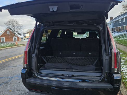 Used 2016 Cadillac Escalade ESV Platinum image 11