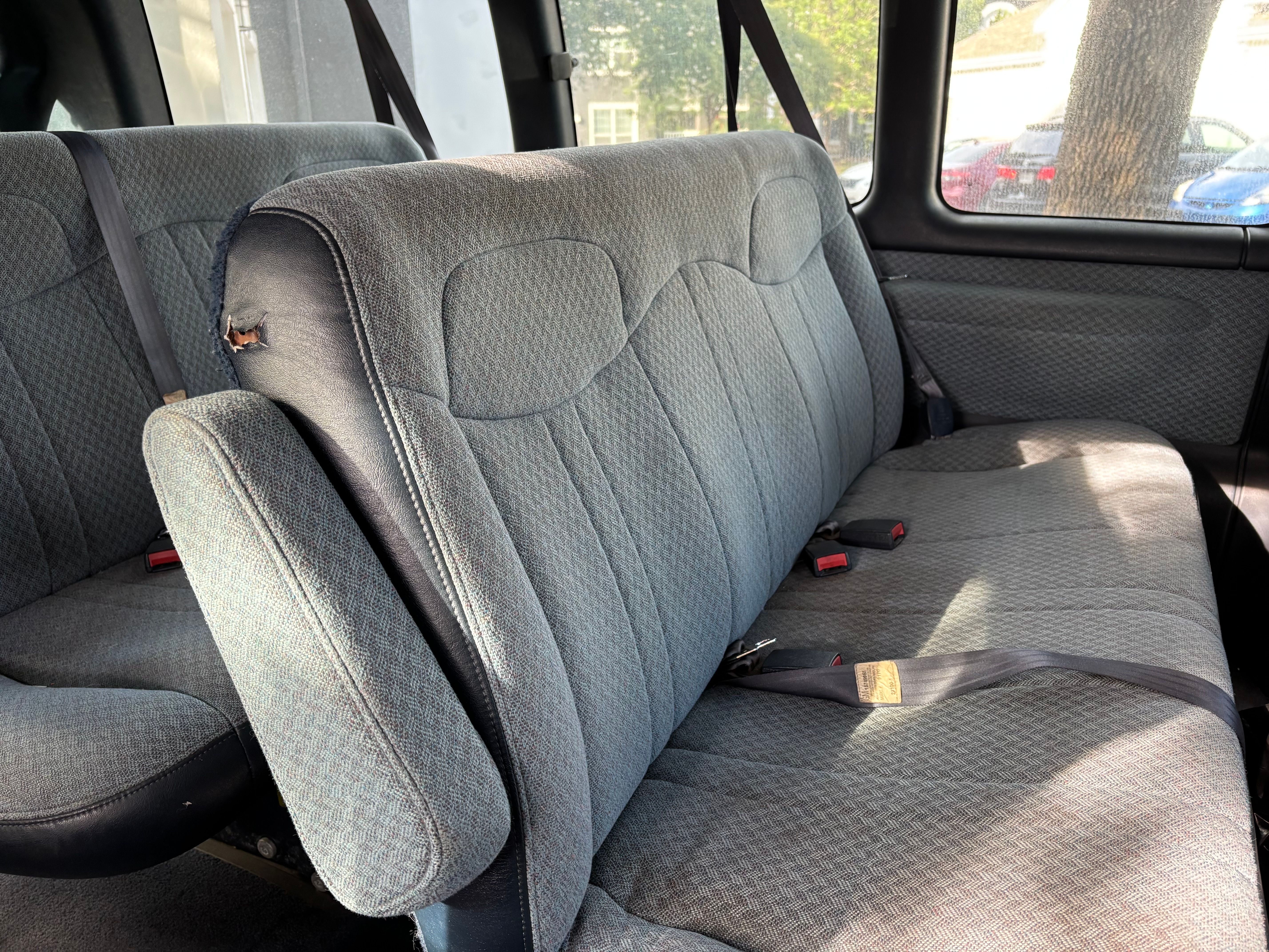 Used 2000 Chevrolet Express 2500 Passenger w/ LS Preferred Equipment Group RWD image 27