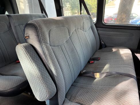 Used 2000 Chevrolet Express 2500 Passenger w/ LS Preferred Equipment Group RWD image 27