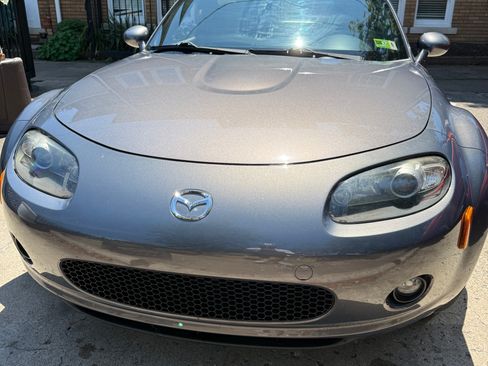 Used 2006 MAZDA MX-5 Miata Grand Touring RWD image 2