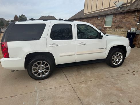 Used 2007 GMC Yukon SLT w/ SLT Preferred Equipment Group image 4