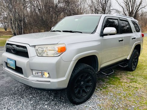 Used 2012 Toyota 4Runner SR5 w/ Convenience Pkg image 2