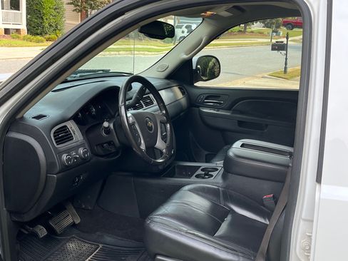 Used 2014 Chevrolet Silverado 2500 LTZ w/ LTZ Plus Package image 2