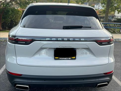 Used 2023 Porsche Cayenne Platinum Edition image 6