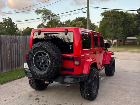 Used 2016 Jeep Wrangler Unlimited Rubicon AWD/4WD image 2