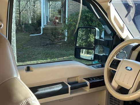 Used 2010 Ford F250 Lariat image 23