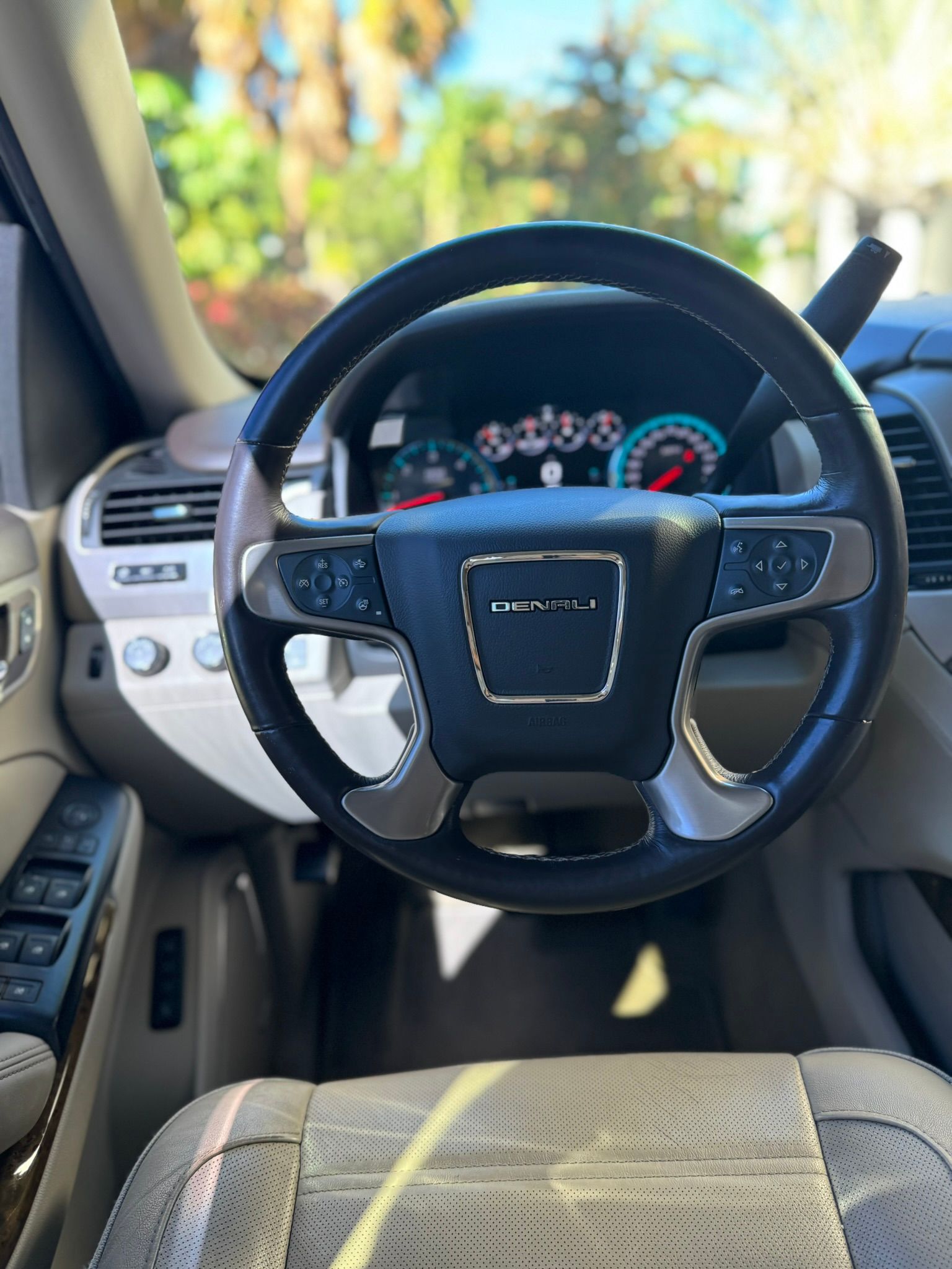 Used 2017 GMC Yukon XL Denali w/ Open Road Package AWD/4WD image 21