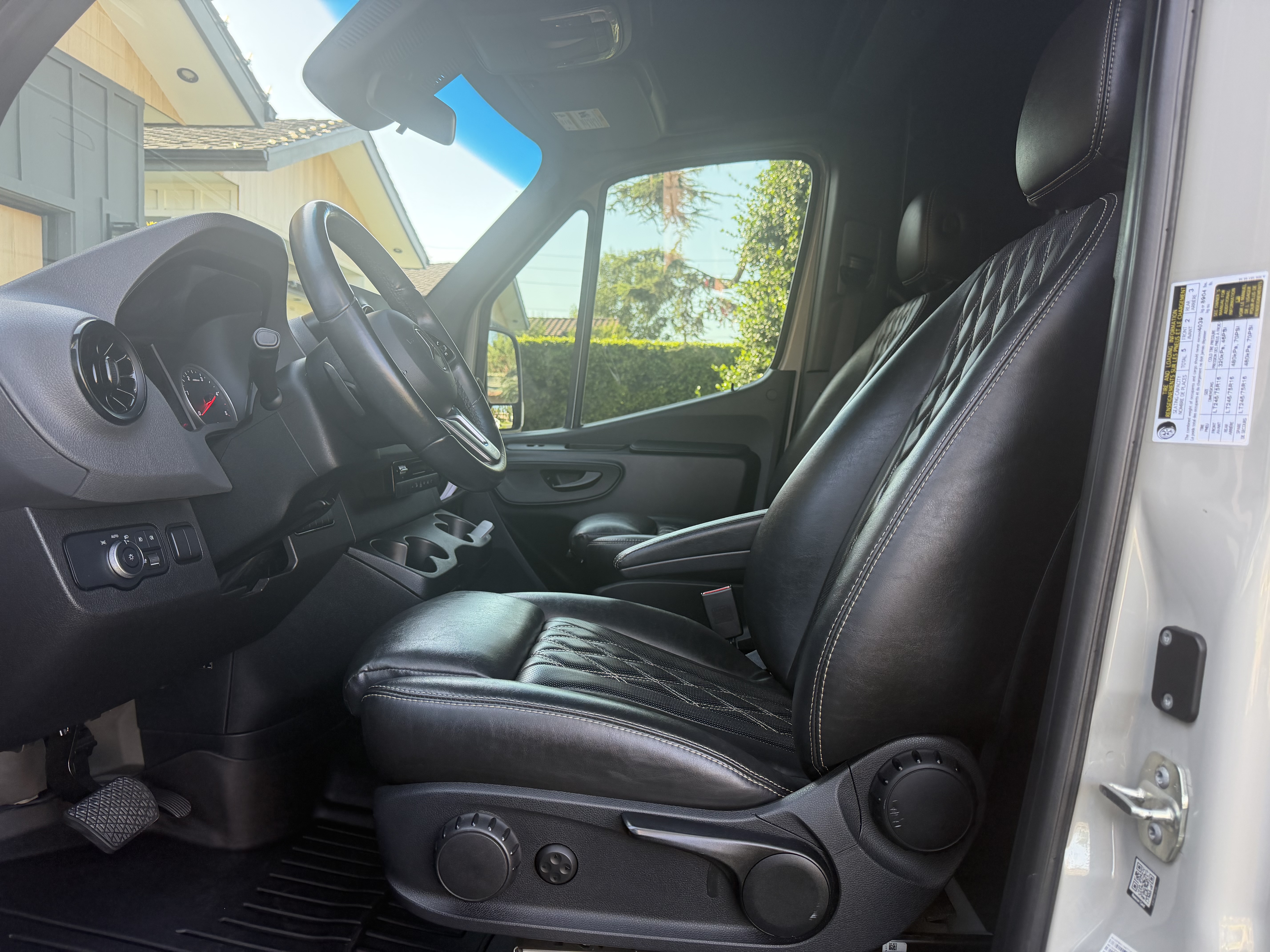 Used 2021 Mercedes-Benz Sprinter 2500 image 4