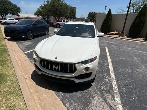 Used 2018 Maserati Levante S image 6