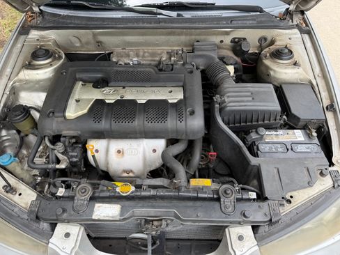 Used 2002 Hyundai Elantra GLS FWD image 25