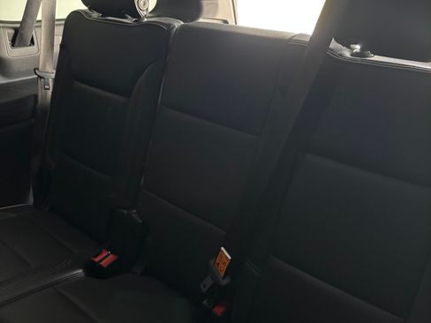 Used 2023 GMC Yukon XL SLT image 5