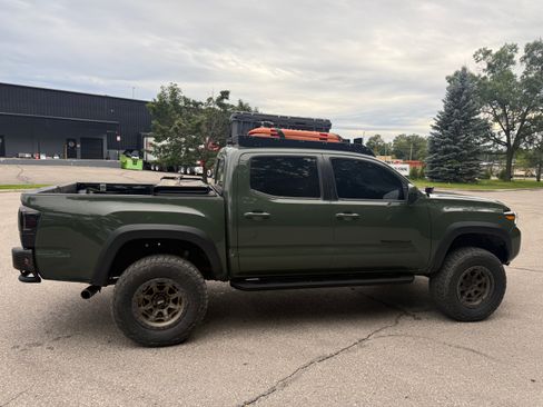 Used 2022 Toyota Tacoma TRD Off-Road AWD/4WD image 6