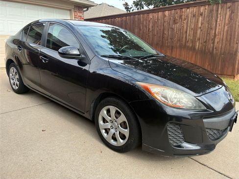 Used 2013 MAZDA MAZDA3 i SV image 2