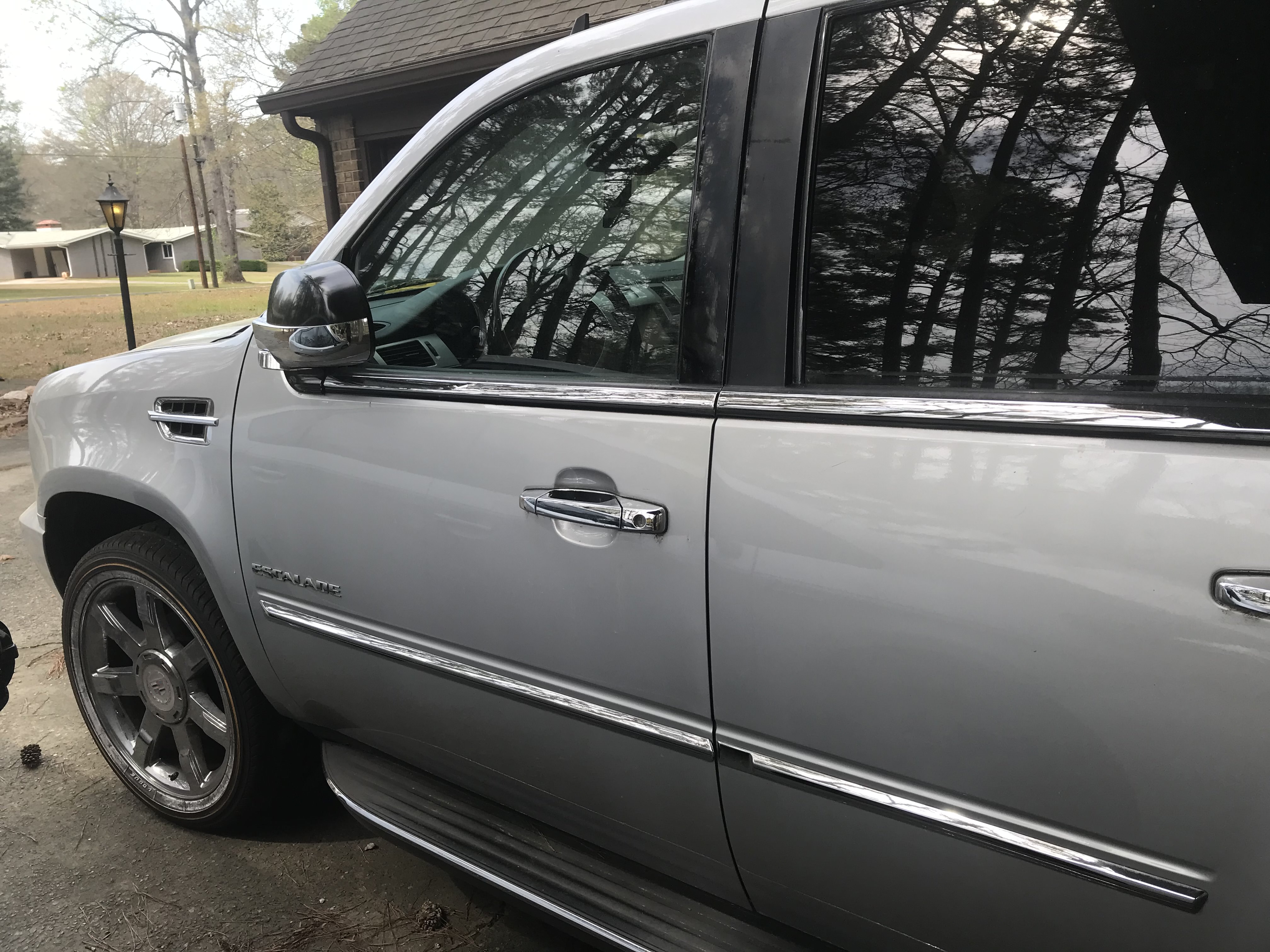Used 2013 Cadillac Escalade Luxury RWD image 6