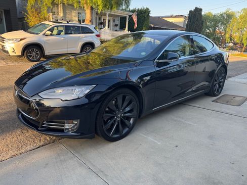 Used 2013 Tesla Model S Performance RWD image 4
